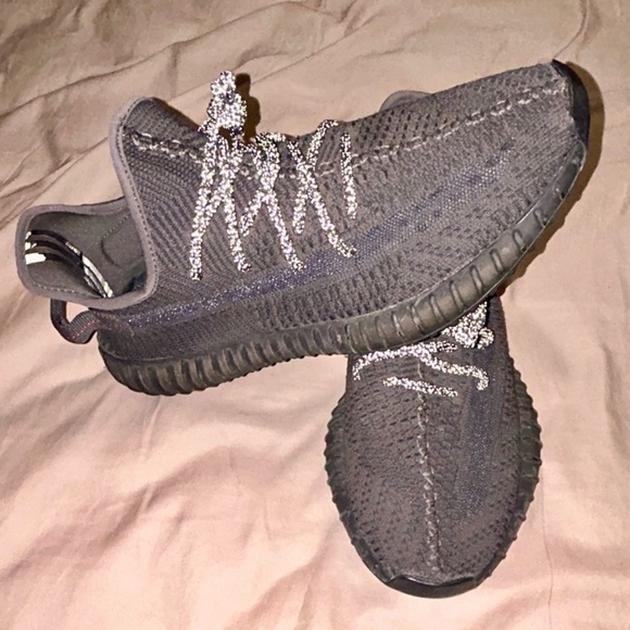 2 Pair Authentic Adidas Yeezy Boost Sneakers 350 V2 - Picture 3 of 6